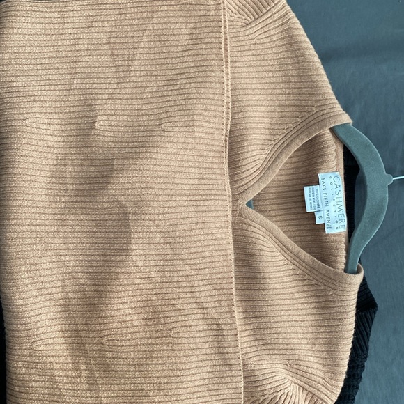 NWOT Saks Fifth Ave. 💯 Cashmere Collection VNeck Camel Sweater Size S - Picture 9 of 11
